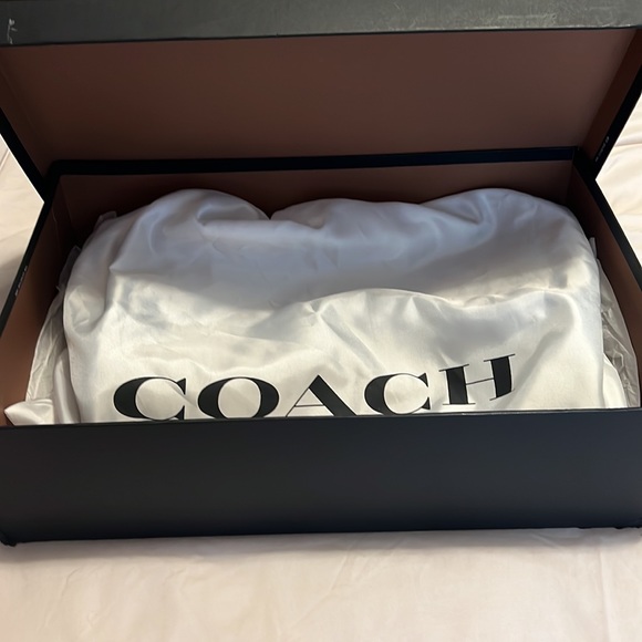 Mid calf length COACH boots - Picture 2 of 11